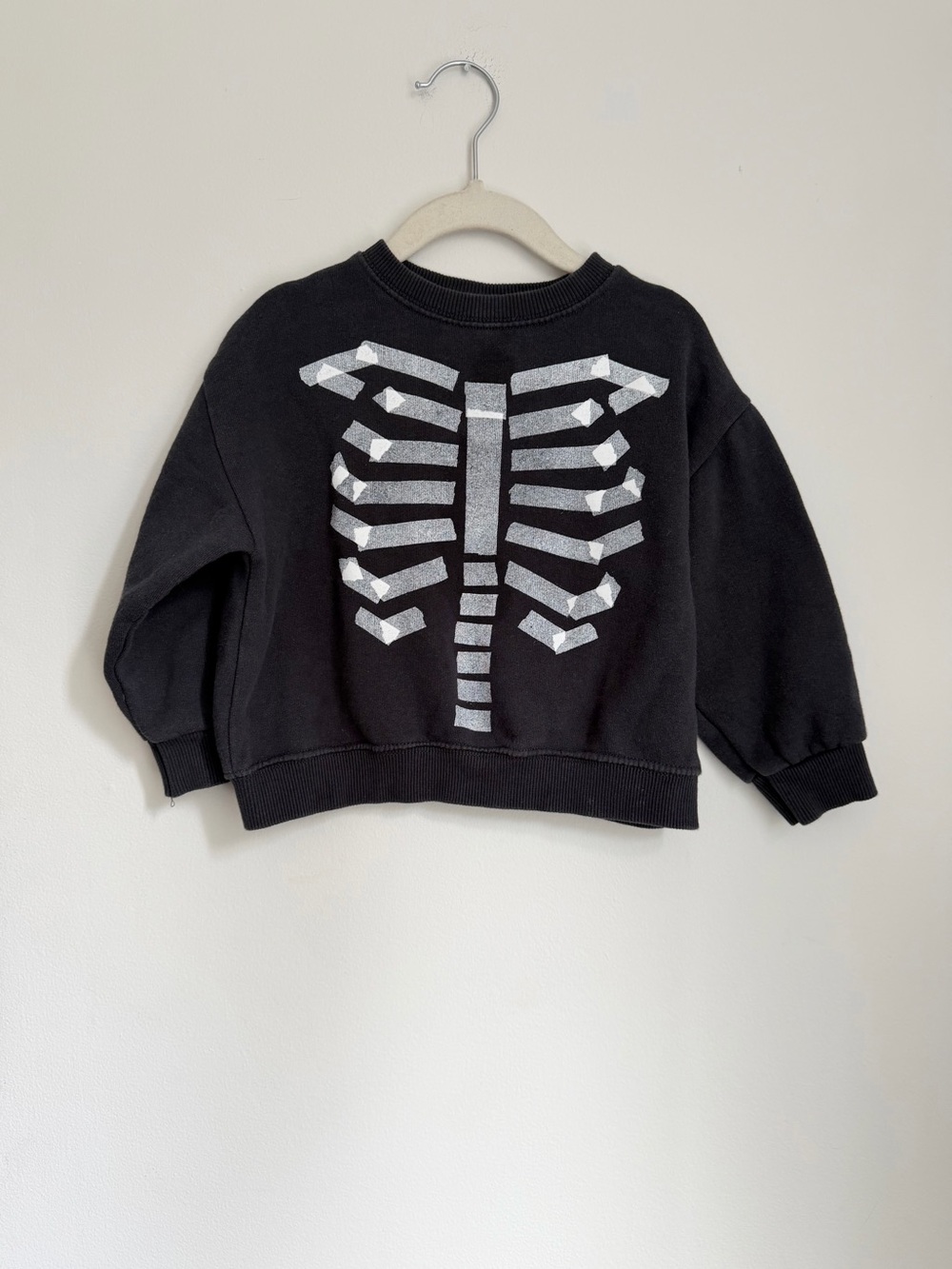 Kids Black Skeleton Graphic Sweatshirt (Size 2-3)